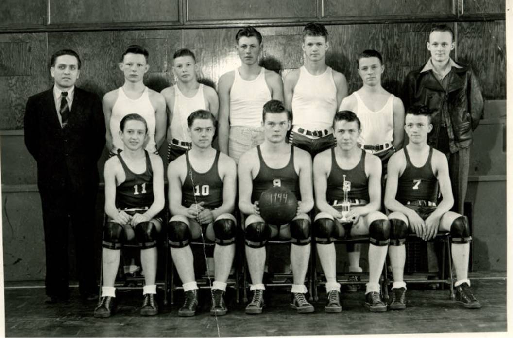 Basketball team 1944 2064